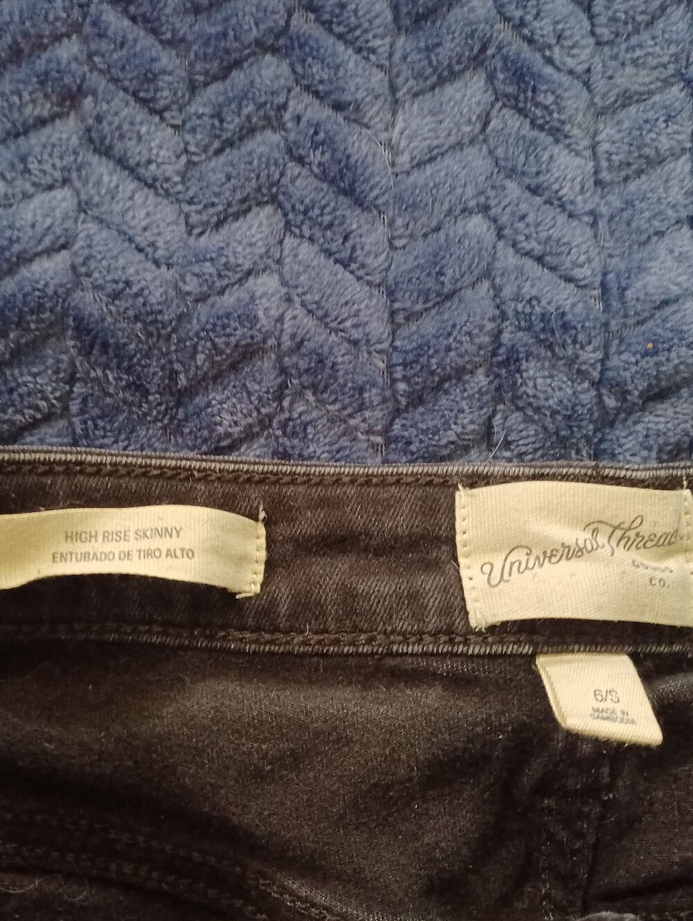 Universal Thread Women's High-Rise Skinny Jeans in Black - Picture 3 of 3